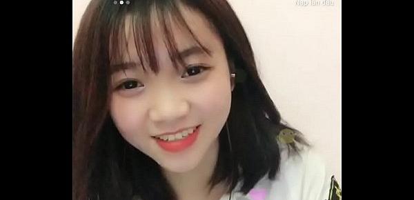  Em nữ sinh dễ thương livestream Uplive